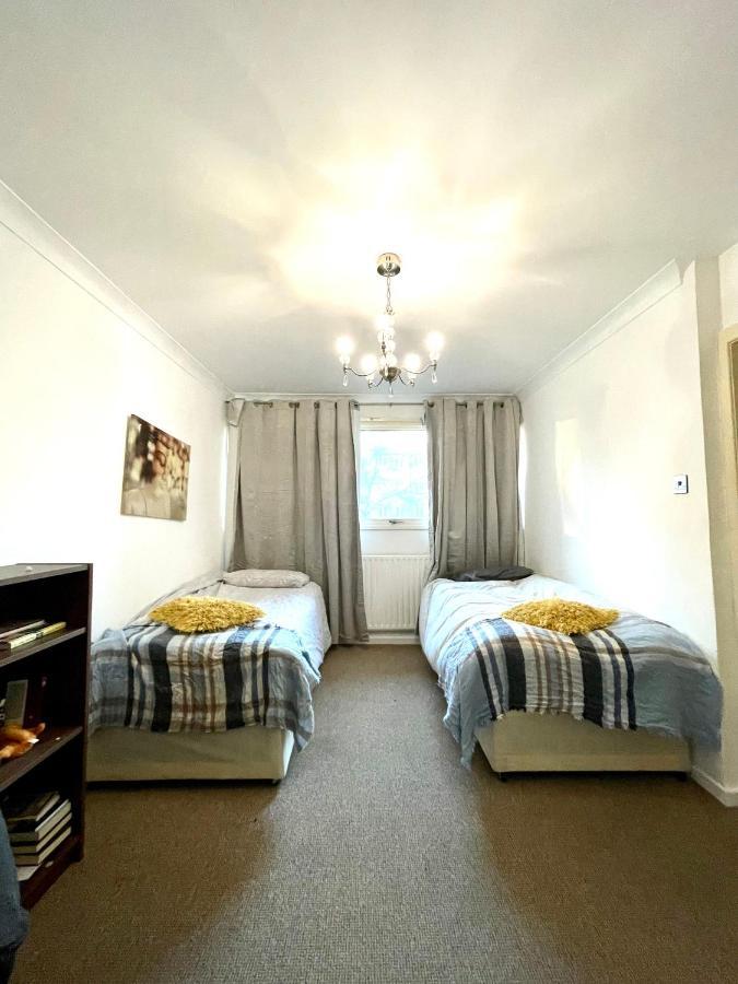 Victoria Two Bedroom Apartment ロンドン エクステリア 写真